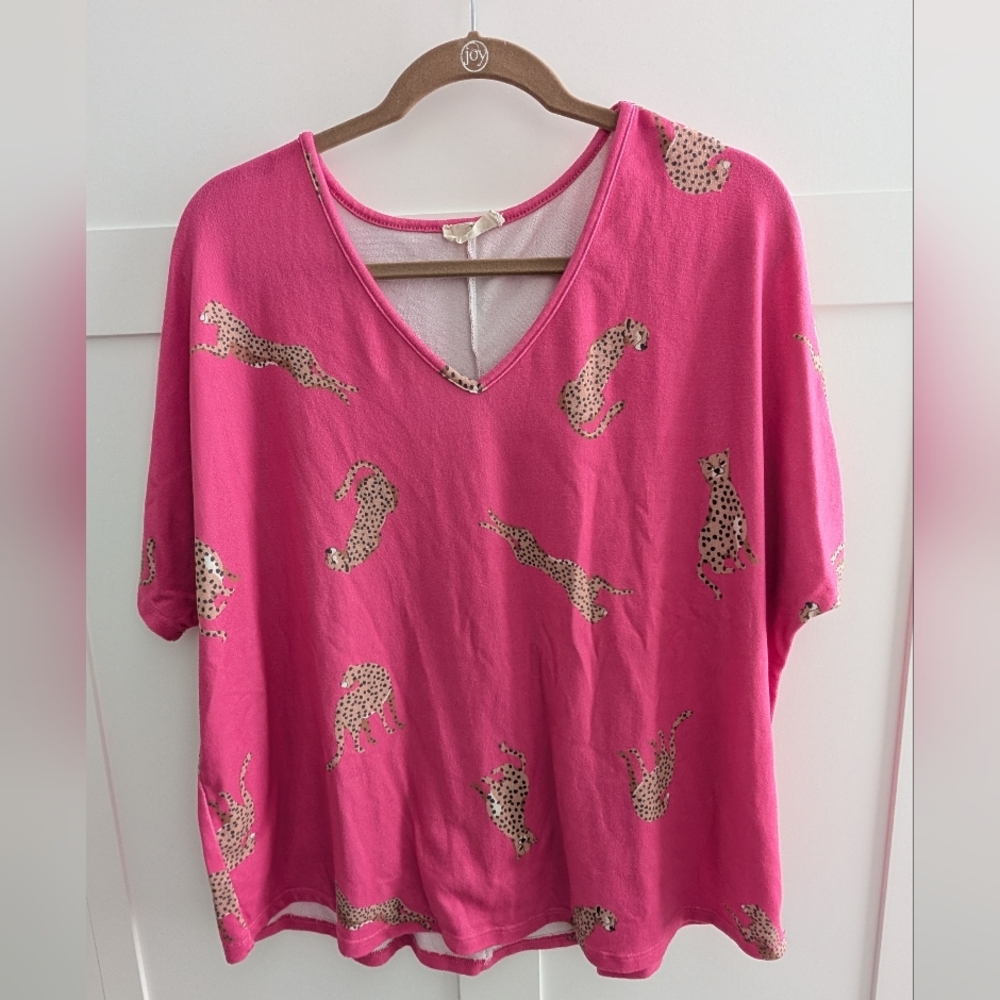 Entro Fuchsia Leopard Print Short Sleeve Top